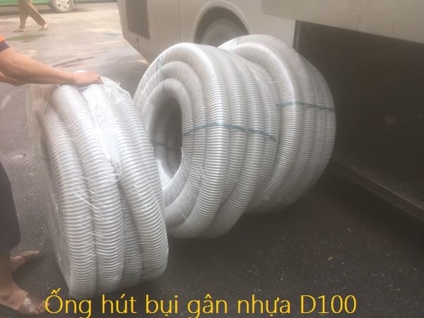 Giao hàng ống hút bụi gân nhựa công nghiệp tại chành xe