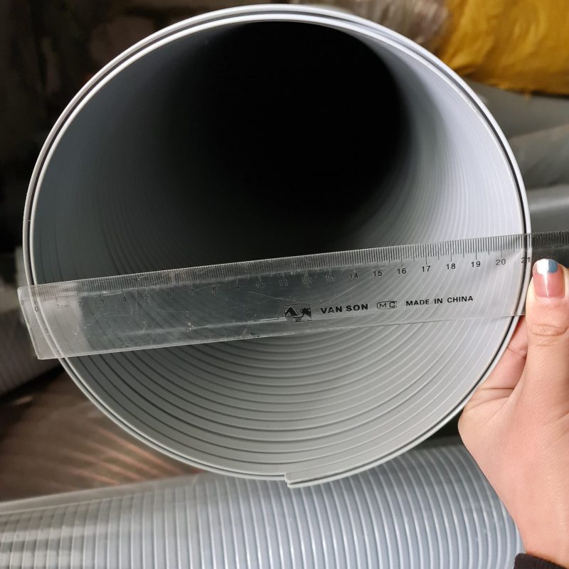 Với ống nhựa đường kính tròn như này bạn nên đặt thước như này