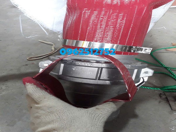 Ống gạt màu đỏ kèm khớp nối đi Yên Bái