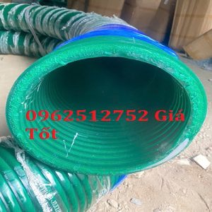 Ống nhựa màu xanh dày hút cát, sỏi đá
