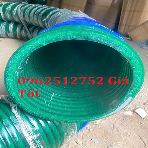Ống nhựa màu xanh dày hút cát, sỏi đá